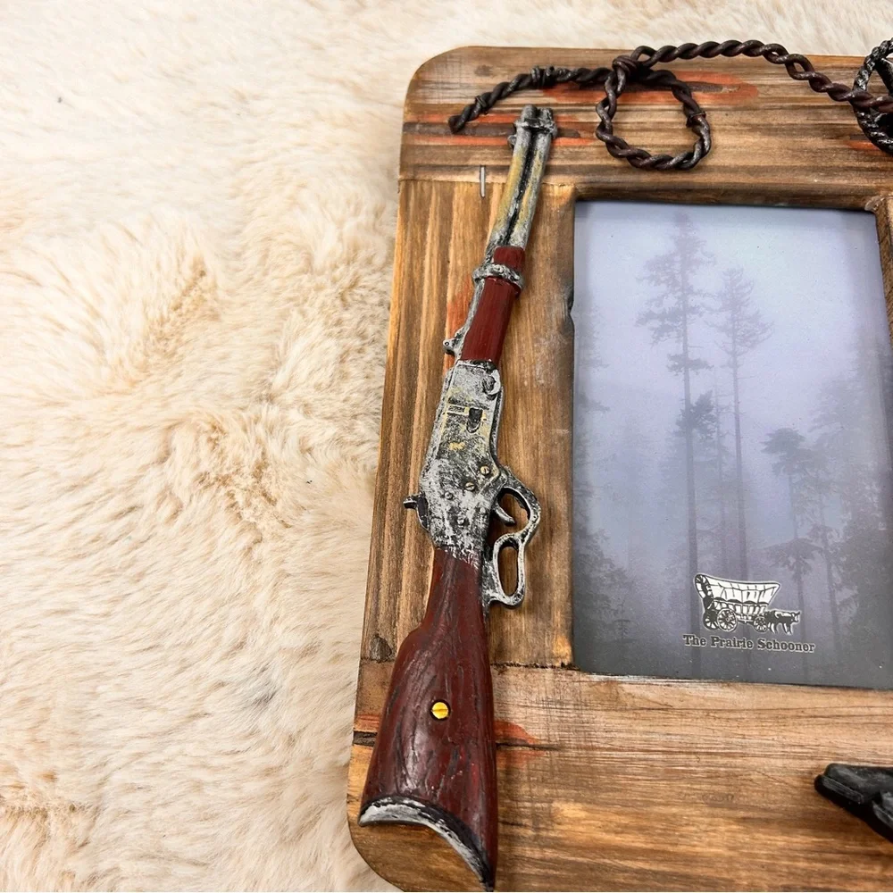 Source Unknown Brown and Red Picture Frame with Vintage Accents‎